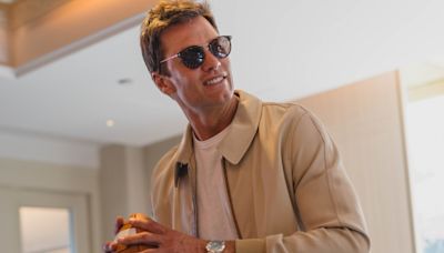 Após pedido de desculpas a Gisele Bündchen, Tom Brady participa de evento de inauguração