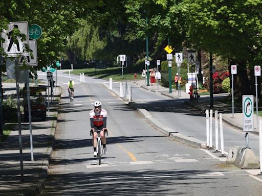 Vancouver park board mulls options for two-way traffic on Beach Avenue