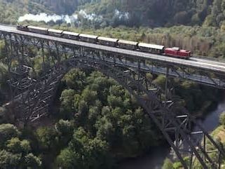 650 Jahre Solingen: Historische Dampfzüge fahren über Müngstener Brücke