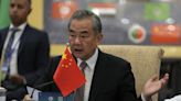 Wang Yi dice que "China tiene derecho a elegir" si va o no a Cumbre de Paz sobre Ucrania