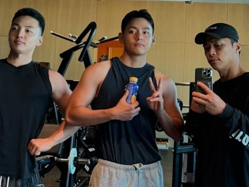 Kim Taehyung stuns BTS ARMY with his 'buffed up' arms, works out with Kim Min-jae during military vacation. See new pic