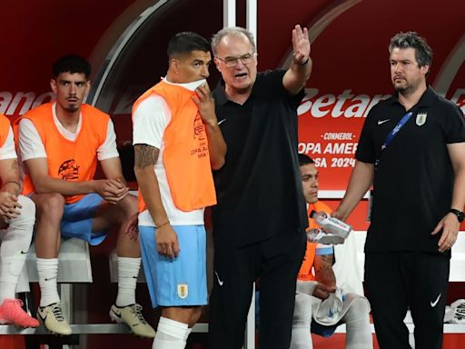 Suárez says Bielsa causing divide within Uruguay