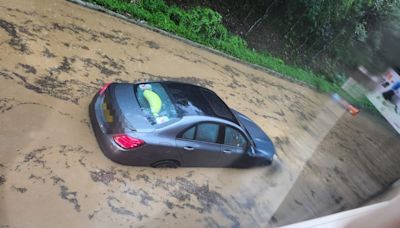 暴雨水浸｜大埔水浸私家車遭淹 司機據指已獲救