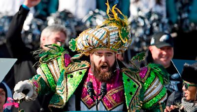 Jason Kelce says he’s lost his Super Bowl LII ring… in a pool filled with chili