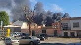 Espectacular incendio en una fábrica de plásticos en Madridejos: piden a la población que no salga de casa