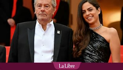 Affaire Alain Delon: Anouchka donne des nouvelles de son père avec un tendre cliché inédit