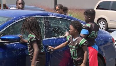 Milwaukee youth football team car wash fundraiser gets kids involved