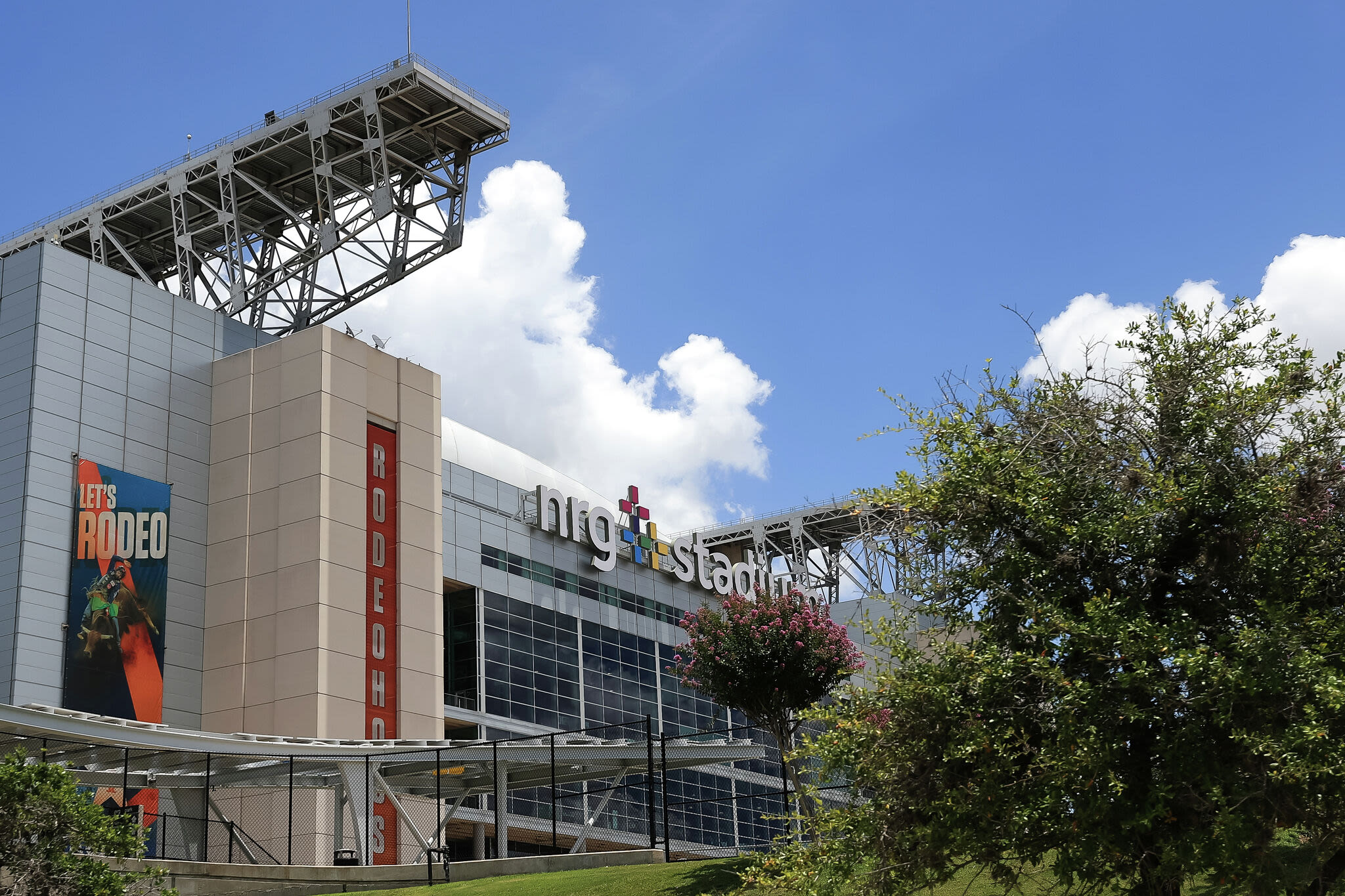 Texans to open NRG Stadium roof for Sunday Night Football showdown