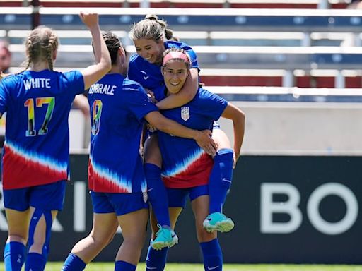 The USWNT celebrated the deaf community Saturday — and began its Emma Hayes era