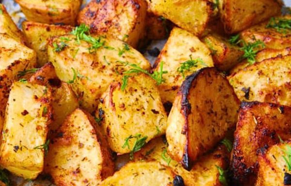 Roast potatoes become ‘perfectly’ crispy if using Mary Berry’s best cooking tip