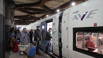 Los nuevos trenes Avril ya unen Asturias y Madrid: "Es una pasada, es el AVE real"