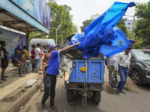 Kolkata Municipal Corporation's Geo-Tagging Initiative to Tackle 'Ghost' Hawkers | Kolkata News - Times of India