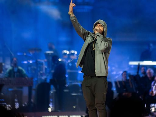 Eminem eyeing No. 1 debut, which would end Taylor Swift's 12-week chart reign