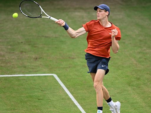 World No. 1 Jannik Sinner steels past Jan-Lennard Struff to reach Halle semifinals | Tennis.com