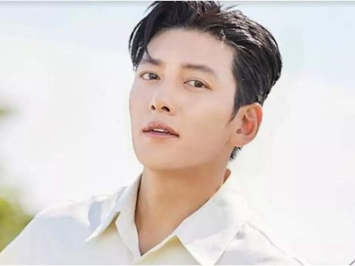 Ji Chang-wook shares long-lasting friendship with high school friend turned manager on ‘You Quiz on the Block’ - Times of India