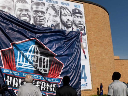 Warren Moon and others are sharing tributes to former NFL player Andre Johnson, who is set to be inducted into the Hall of Fame in 2024