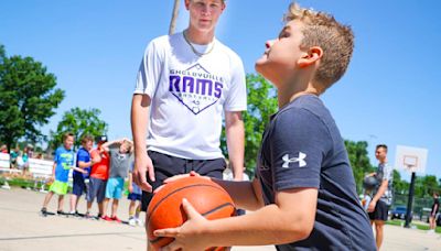 Shelbyville High School students teach sports skills to elementary kids