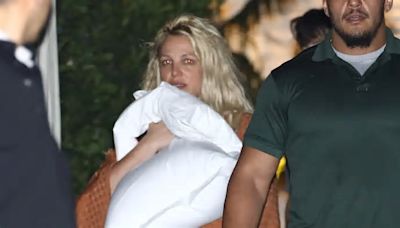 Britney Spears, en bombacha y descalza, sufrió un tremendo accidente en un hotel