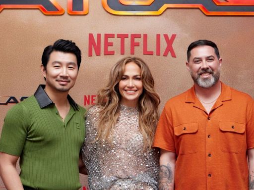 Jennifer López, Simu Liu y Brad Peyton dieron detalles exclusivos de “Atlas”, la nueva película de Netflix