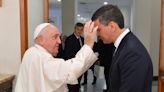 El papa Francisco recibió al presidente de Paraguay, Santiago Peña, y muestra signos de recuperación de su inflamación pulmonar