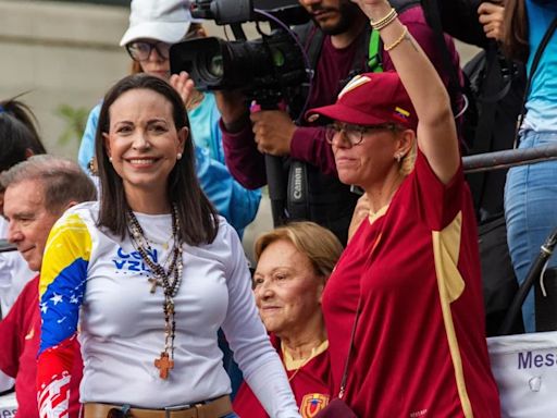 La líder opositora venezolana Machado asegura que Maduro solo puede mantenerse en el poder "a la fuerza"