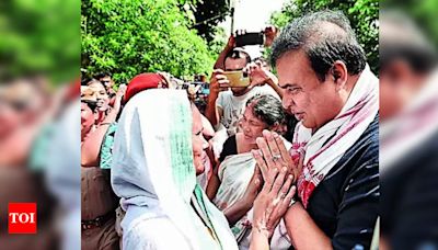 Assam CM Himanta Biswa Sarma visits relief camps in Kamrup district | Guwahati News - Times of India