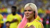 [VIDEO] Karol G se lució cantando el himno de Colombia durante la final de la Copa América