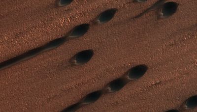 See Bizarre Martian Dunes and More of the Best Space Images of the Week