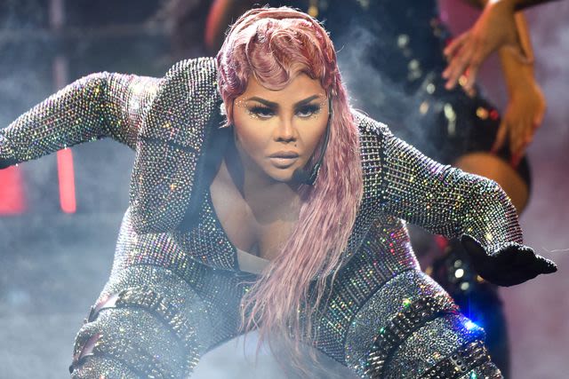 Woman shouts out Lil' Kim's 'Quiet Storm (Remix)' bob-and-weave in helping her escape a shooting