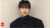 Byeon Woo-seok's former fashion industry colleague praises his modeling days: 'Top models become top actors' - Times of India