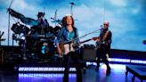 Bonnie Raitt Pays Tribute to Those Who Died With ‘Livin’ for the Ones’ on ‘Ellen’