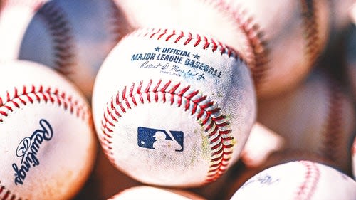 Alvarez and Singleton hit long homers in the 1st inning to help Astros avoid being swept by Yankees