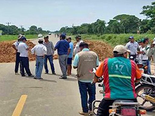 Agricultores bloquean en San Julián; el Gobierno culpa a Evo