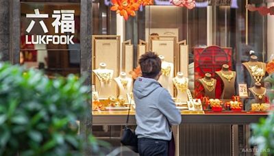 六福集團(00590.HK)末季整體同店銷售跌5% 零售收入增長12%