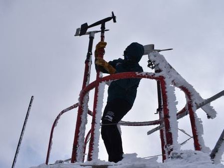 Atop Mount Washington, weather observers have a front row seat to the most extreme weather - The Boston Globe