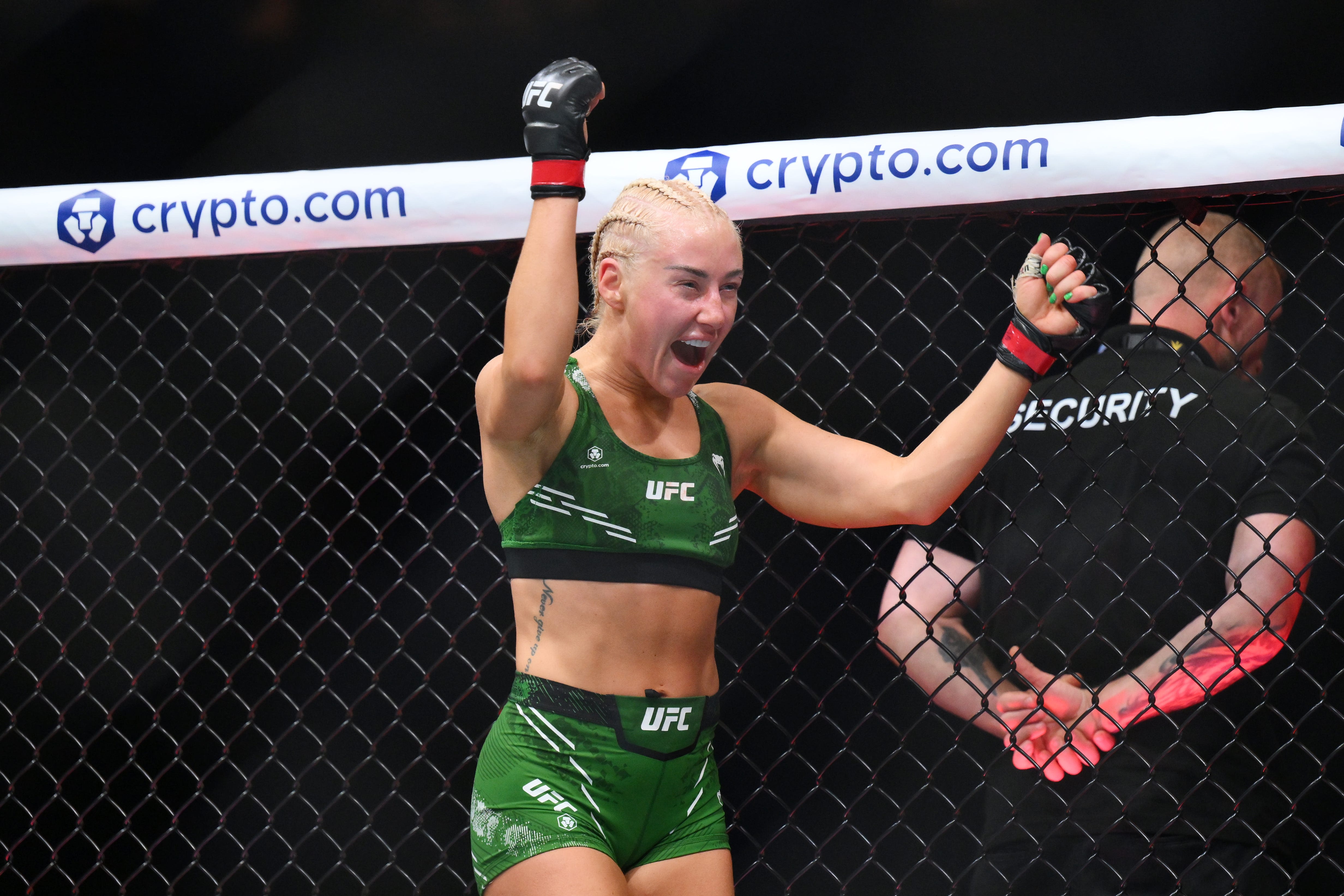 Shauna Bannon def. Alice Ardelean at UFC 304: Best photos