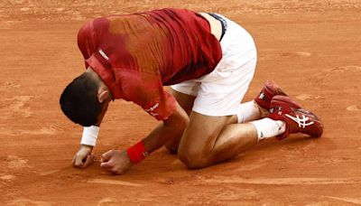 ¿Fuera de Wimbledon?: Novak Djokovic se opera la rodilla para ganar lo único que le falta