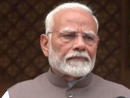 PM Modi calls for unity among political parties; tore into Oppn for ’silencing’ him