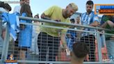 Un jugador del Málaga ‘vende’ su camiseta a un aficionado por 50 euros: la realidad económica detrás de este gesto