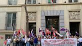 Limpiadoras de los centros de salud de Málaga: "Cobramos menos y hacemos el mismo trabajo"