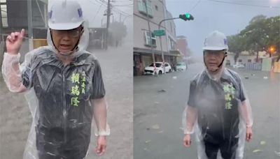 高雄旗津、前鎮都淹了 賴瑞隆「淋雨涉水」勘災畫面曝光