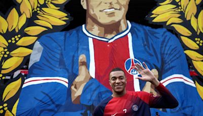 VIDEO: Mbappé es despedido del PSG con un espectacular tifo en el Parque de los Príncipes