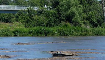 Omaha officials say flood levels will remain below levee, but inland flooding possible