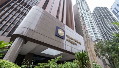 Singapore Central Bank Keeps Policy Unchanged, Sees Stronger Economic Growth Ahead