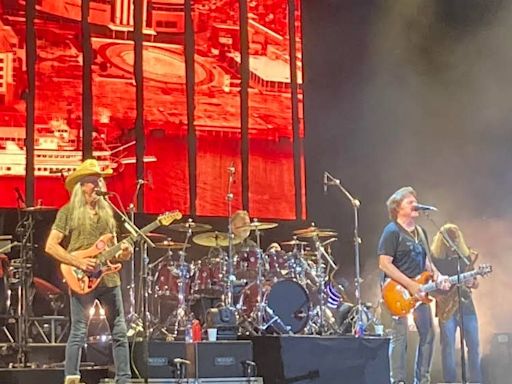 A 15-year-old girl’s review of The Doobie Brothers reunion concert in Dallas