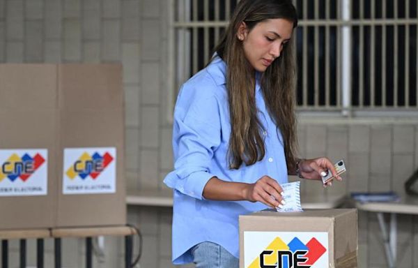 Venezuelans in tense wait for election results