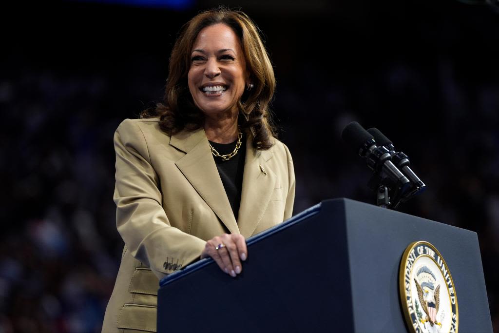 In Las Vegas campaign stop, Kamala Harris sees a chance to improve her odds of winning