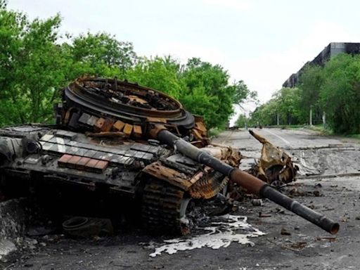 (影) 還沒出俄國就GG了！ 俄軍裝甲縱隊與14運兵車慘遭全殲 烏海馬斯大開殺戒