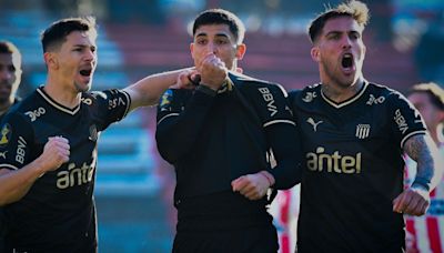 River Plate 1-3 Peñarol: el aurinegro ganó, se prende en el Intermedio y mantiene la distancia en la Anual