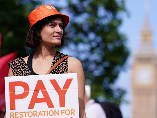 Junior doctor talks will open on day one of Labour government, vows Starmer